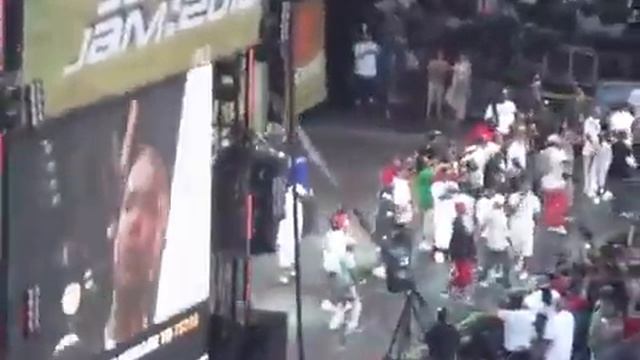 Lloyd Banks _ Juelz Santana - Beamer Benz Or Bentley (Summer Jam 2010) смотреть онлайн