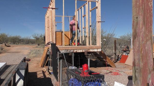 How I Built A Tiny House In 19 Days смотреть онлайн