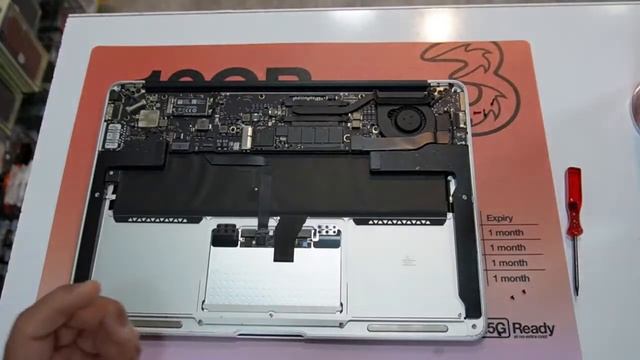 Apple Mac book model 1466 battery replacement urdu/hindi 2021 смотреть онлайн