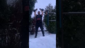 тренировка с гирей для роста мышц и функциональной силы.