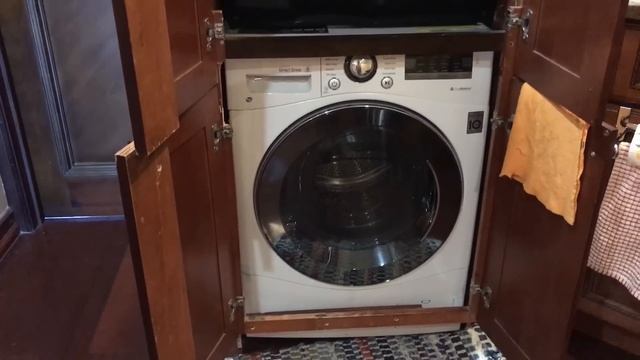 What Apartments Look Like Around The World • New York City смотреть онлайн