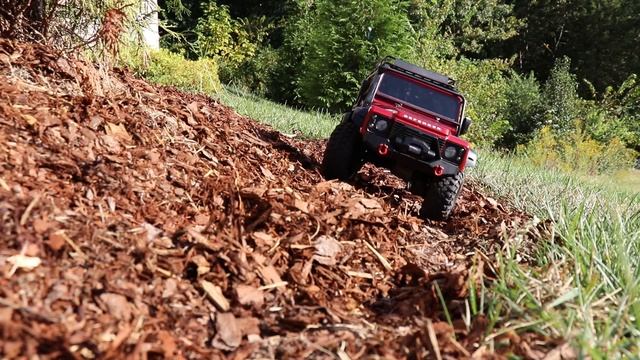 Traxxas TRX-4 Land Rover Defender - With Engine Sound смотреть онлайн