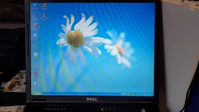 2005 Dell Inspiron 2200 running Windows XP Home Edition SP3 смотреть онлайн