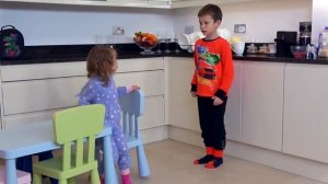 РОДИТЕЛИ мистера макса ЗАБЫЛИ ДЕТЕЙ дома!😯😯😯 Что будут делать дети🤔🤔🤔