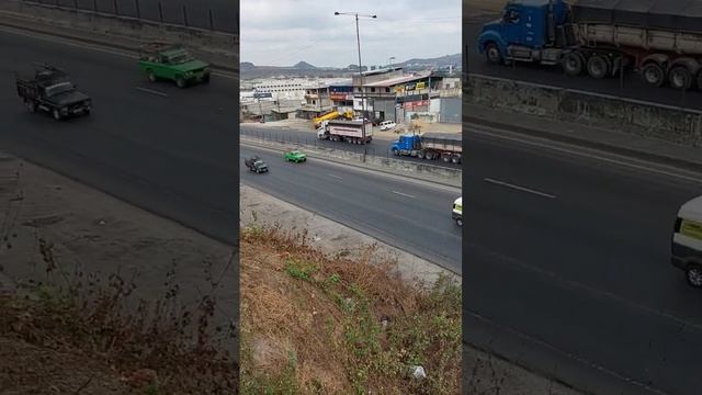 Poder Americano Freightliner Columbia vs. Poder Chino Jac K7 смотреть онлайн