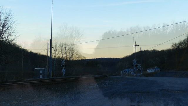 Trains on the Pittsburgh Line at Sunset! Feat. NS 8099 and KCS 4006 смотреть онлайн