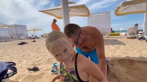 ВЛОГ Заболела в первый день ОТДЫХ на МОРЕ В КРЫМУ! Алиса купила новую МАСКУ фиолетовый АНОНИМУС vlog