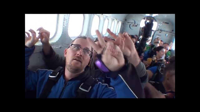 Kewiki's First Dive at Skydive Chicago смотреть онлайн