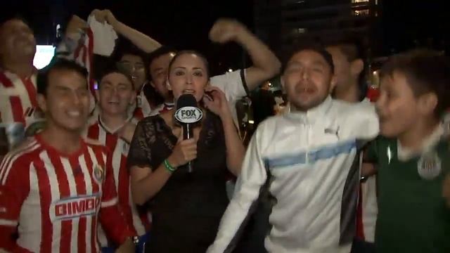 Muhabire canlı yayında cinsel taciz! смотреть онлайн