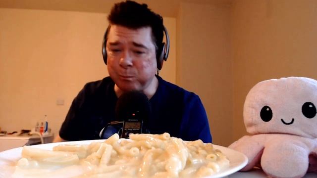 ASMR - Eating Mac & Cheese (Toys Of The 70's And Supermarket Ramble) смотреть онлайн