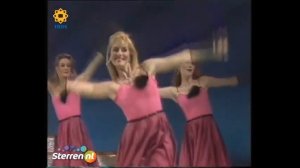 Star Sisters - Andrews Sisters Medley (Don't Sit Under The Apple Tree, Moonlight Serenade, Oh Mama)