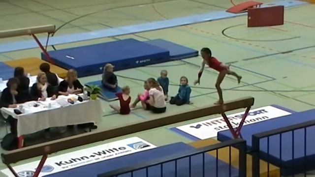 Lara Zemke LM AK8 Balken смотреть онлайн