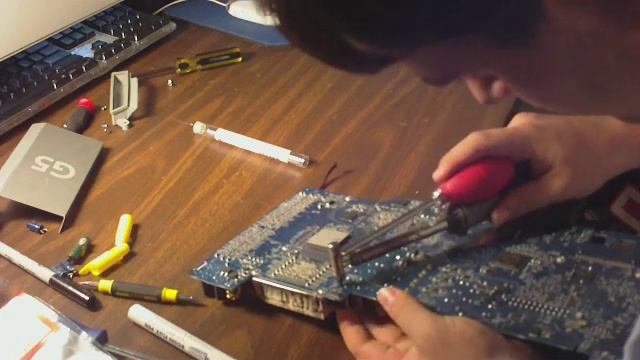 Apple iMac G5 Capacitor Repair смотреть онлайн