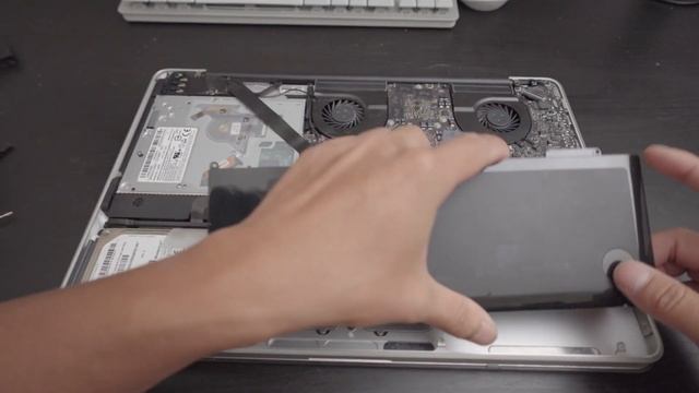 RESTORING A 2012 MACBOOK PRO 15" AND UPGRADING IT FULLY IN 2024!!! смотреть онлайн