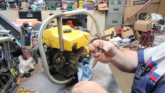 Mcculloch Pro Mac 800 Changing The Front Tank Mount смотреть онлайн