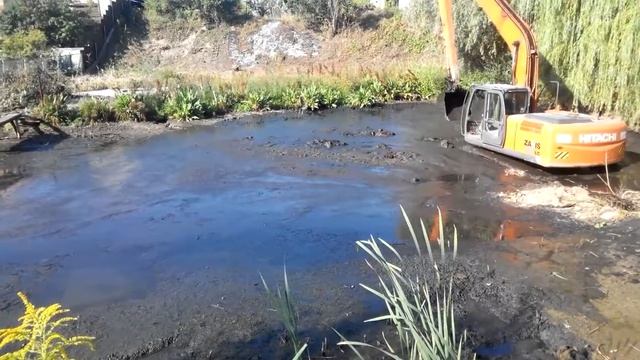Очистка озера от ила экскаватором смотреть онлайн