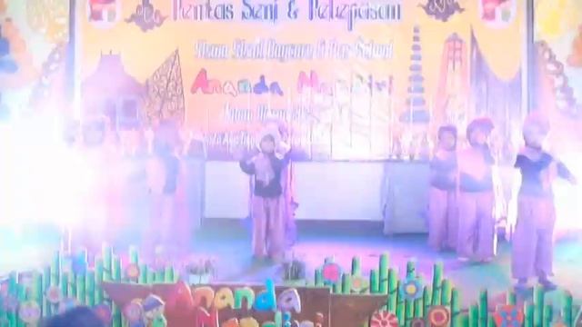 Wisuda TK Ananda Mandiri Jatibarang смотреть онлайн