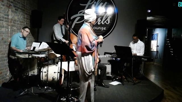 Gwen Pennyman-Hemphill - "At last" - Live at Lily Pearls with the John Hill Band смотреть онлайн