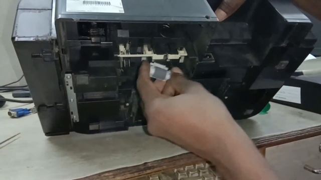 Epson printer repair change paper pickup roller смотреть онлайн