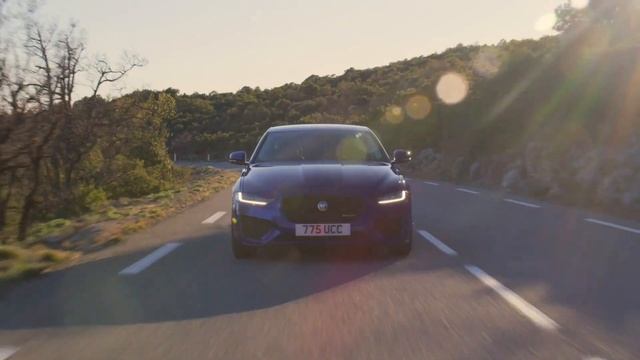New Jaguar XE in Caesium blue Driving in Southern France смотреть онлайн