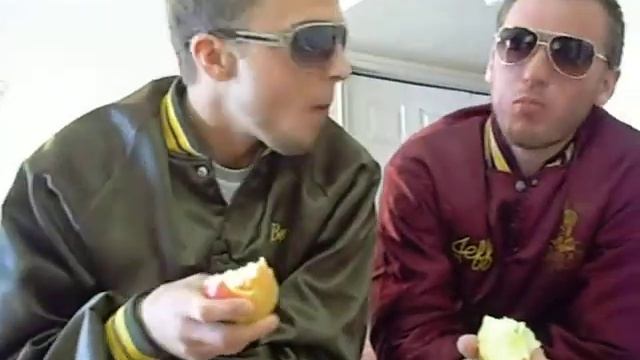 Jeff and Ben's Apple Challenge смотреть онлайн