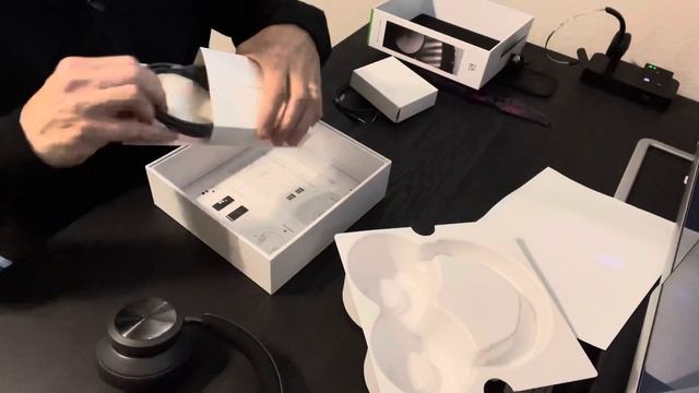 Unboxing the Beoplay Portal Gaming Headset смотреть онлайн