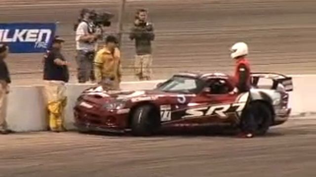 NICK HOGAN Driving DODGE VIPER смотреть онлайн