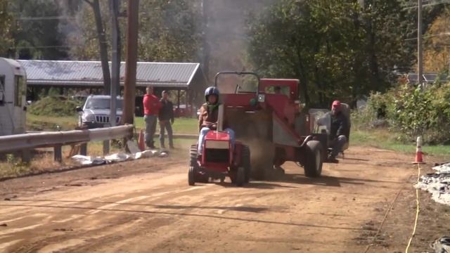 2012 Diesel garden tractor pulling. Pumpkinfest смотреть онлайн