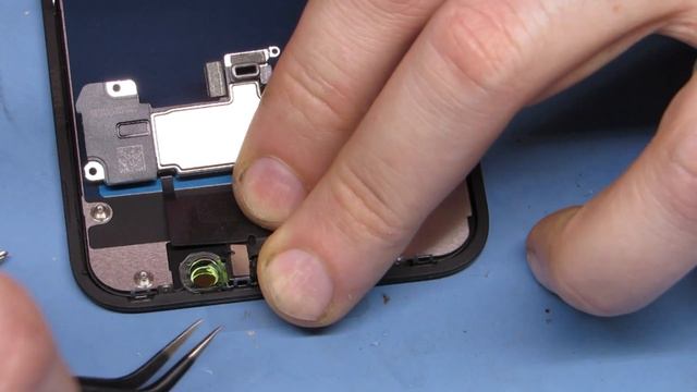 How to Fix a Broken Apple iPhone 11 Broken Screen смотреть онлайн