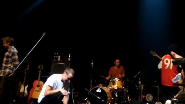 Mac DeMarco lets Prince Harry play drums in London