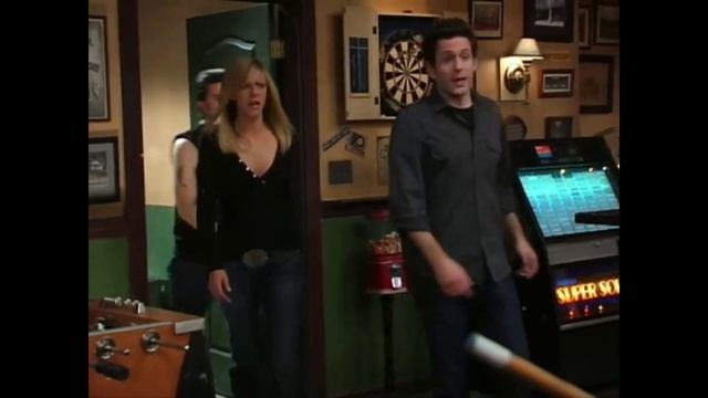 It's Always Sunny in Philadelphia - Mac and Dee Solve the Bum Crisis смотреть онлайн