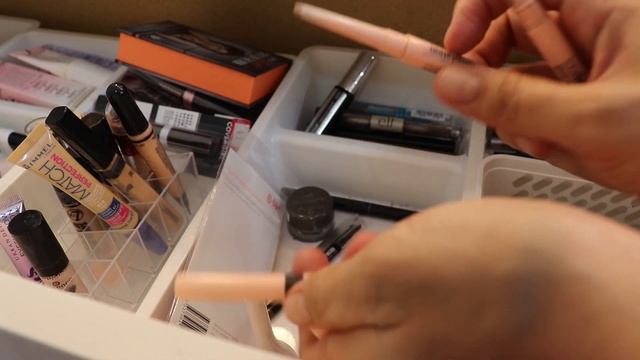 DECLUTTERING MY MAKEUP COLLECTION | MAKEUP DECLUTTER смотреть онлайн