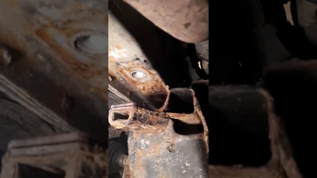 oil pan replacement 2005 jeep liberty 2hrs 6bolts+oil pan bolts смотреть онлайн