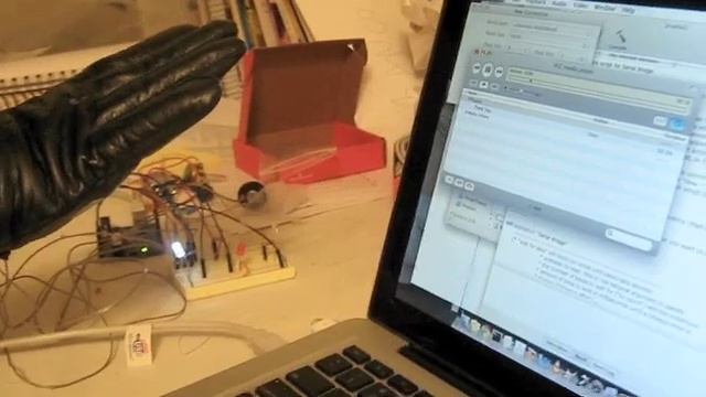 Controlling VLC in a Mac using Arduino and an Accelerometer смотреть онлайн