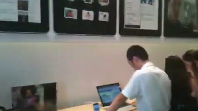 DAY ONE iPhone 4: dentro l'Apple Store di Londra смотреть онлайн