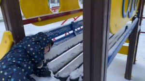 Реборн Лиам валяется в снегу Зимняя прогулка с реборном Лиамом Winter walking with reborn baby Liam