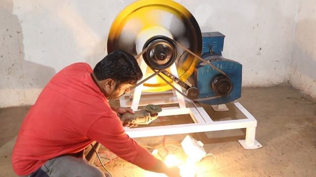 Free Energy Flywheel Generator 15000W Alternator with Flywheel and 3hp Motor смотреть онлайн