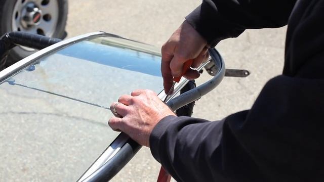 194 MG Tech | Windscreen Rubber Installation on MGB смотреть онлайн