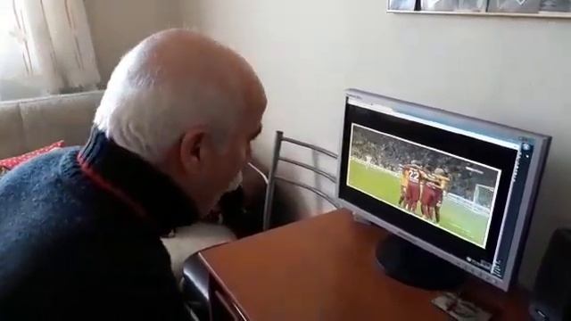Mehmet Selçuk ÖZGÜ Bien Sport için maç spikerliği videosu смотреть онлайн
