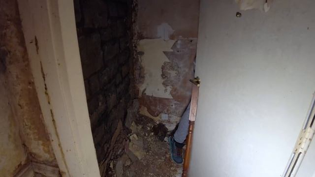 TOILET SPARED DEATH at Abbey Hotel Tintern смотреть онлайн