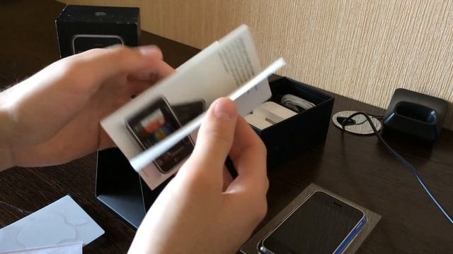 Распаковка первого IPhone