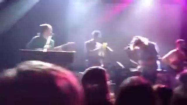 "Tusk" by Fleetwood Mac, covered by Tiger Waves @ Emo's смотреть онлайн