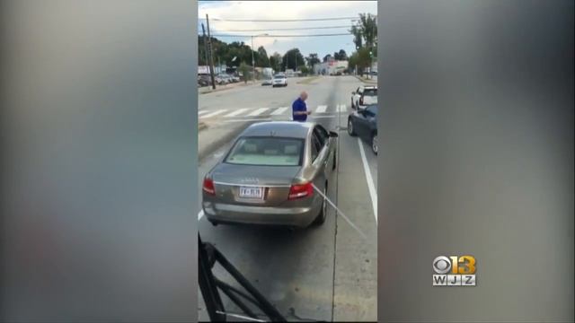 VIDEO: Woman Smashes Windows, Runs Over Bus Driver In Road Rage Incident смотреть онлайн