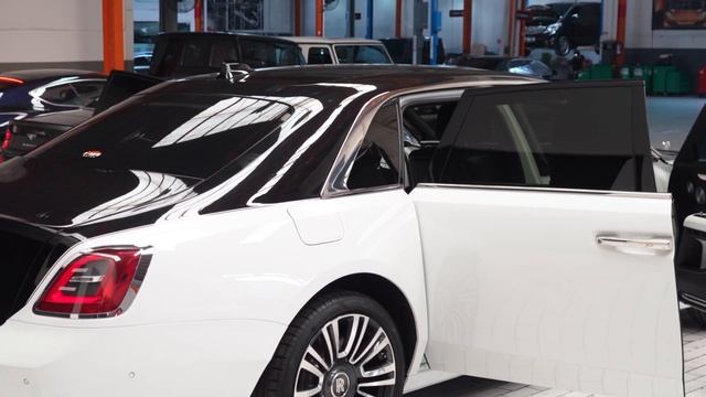 Rolls Royce Ghost EWB - Walkaround In 4K смотреть онлайн