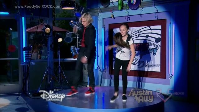 Austin Moon (Ross Lynch) & Shelby Hayden (Maddie Ziegler) - Finally Me Dance Clip [HD] смотреть онлайн