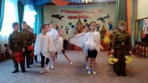 танец под песню аист на крыше