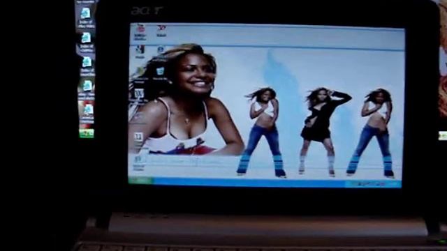 Me filming my Mini Notebook Laptop смотреть онлайн