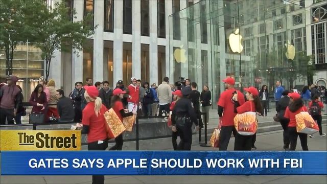 Bill Gates Sides with Government in Dispute With Apple смотреть онлайн