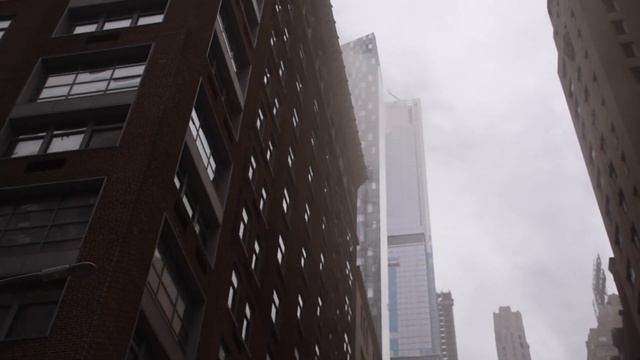 **EARLY ARRIVAL** MAJOR FDNY Response to a 3rd Alarm Penthouse Fire in a Manhattan High-Rise смотреть онлайн