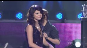 Justin Bieber   One less lonely girl Live